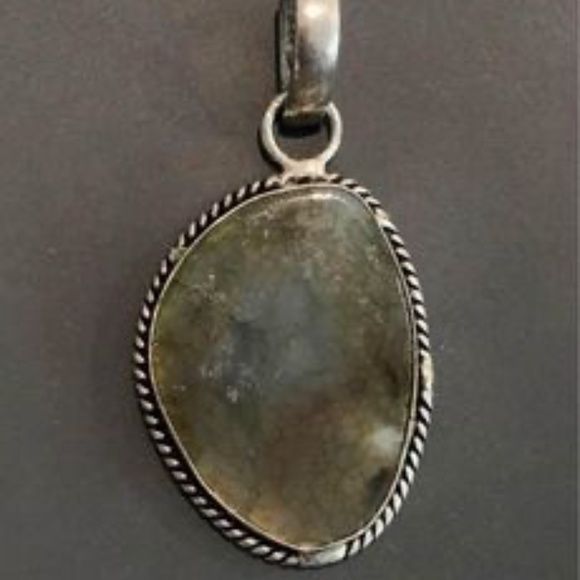 925 Labradorite pendant - Picture 1 of 2